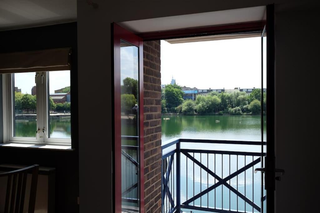 Apartament Wapping 700sqft 2 Bedroom - South Facing Dockside Views - Secure Parking Londra